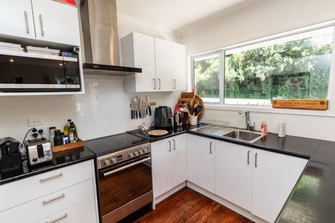 Photo of property in 68 Newlands Road, Newlands, Wellington, 6037