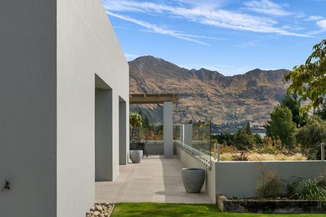 Photo of property in 8b Minaret Ridge, Wanaka, 9305