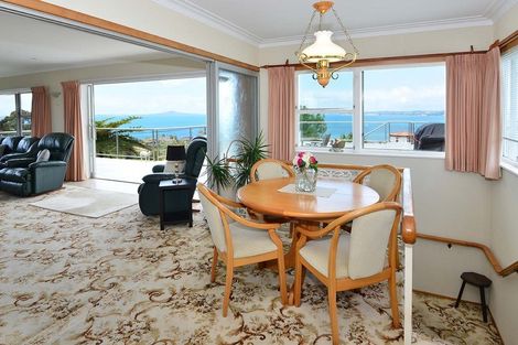 Photo of property in 49 Roberts Road, Matakatia, Whangaparaoa, 0930