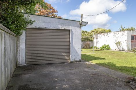 Photo of property in 16 Cambridge Street, Tawa, Wellington, 5028