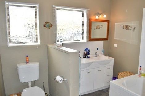 Photo of property in 11 Renata Road, Otaki, 5512