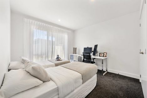 Photo of property in 17 Promontory Crescent, Newlands, Wellington, 6037