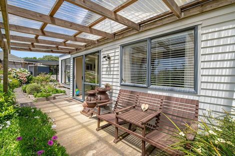 Photo of property in 154 Te Kanae Road, South Head, Helensville, 0874