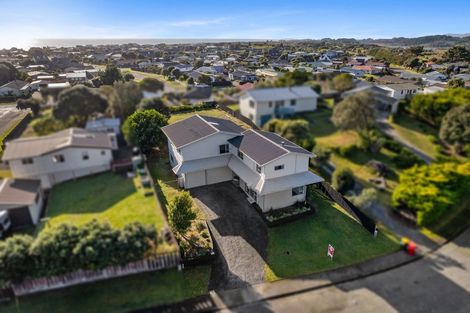 Photo of property in 5 Freyberg Crescent, Waikanae Beach, Waikanae, 5036