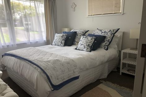 Photo of property in 2/159 Carlisle Road, Northcross, Auckland, 0632