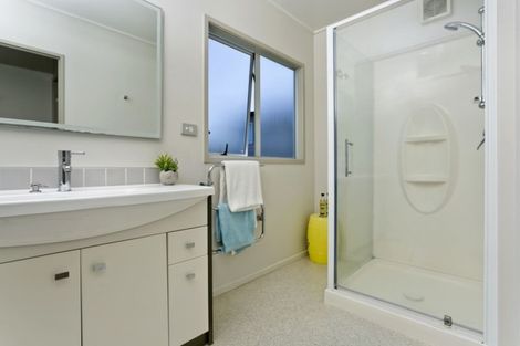 Photo of property in 27 Lyford Crescent, Sunnynook, Auckland, 0620