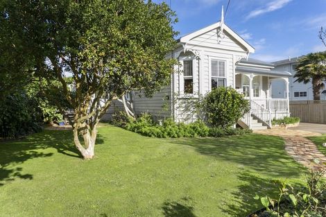 Photo of property in 12 Vincent Road, Northcote Point, Auckland, 0627