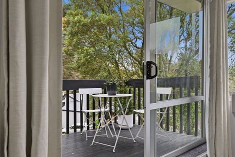 Photo of property in 2/12 Mahuta Grove, Northcote, Auckland, 0627
