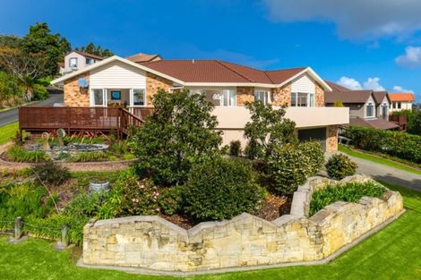 Photo of property in 2 Kittiwake Drive, Schnapper Rock, Auckland, 0632