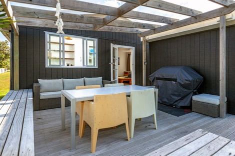 Photo of property in 104 Riverview Road, Whangamata, 3620