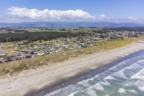 Photo of property in 628 Waitarere Beach Road, Waitarere Beach, Levin, 5510