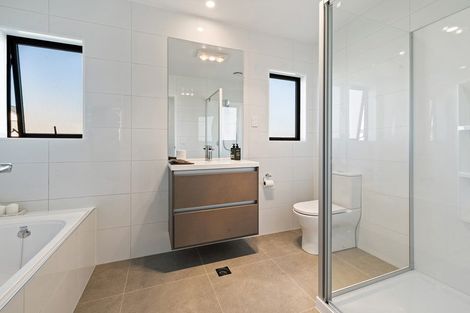 Photo of property in 2/529g Massey Road, Mangere, Auckland, 2022