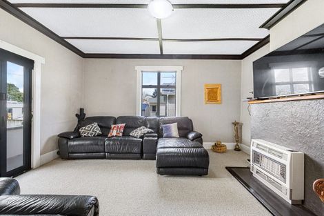 Photo of property in 6 Downe Street, New Plymouth, 4310
