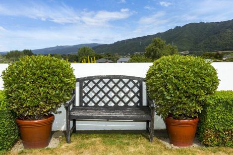 Photo of property in 2a Vernon Grove, Brown Owl, Upper Hutt, 5018