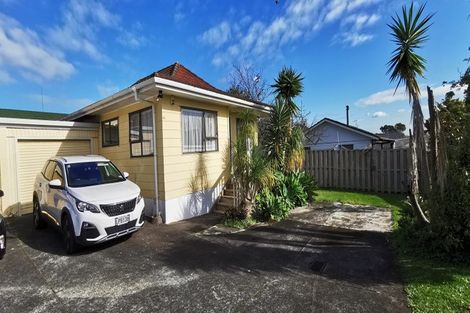 Photo of property in 2/5 Cairngorm Place, Highland Park, Auckland, 2010