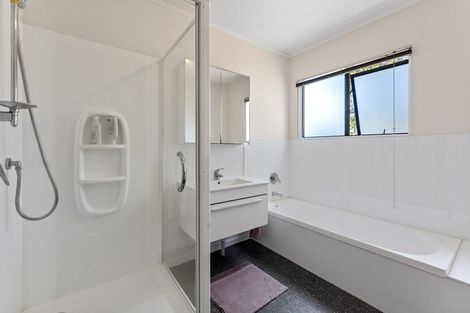 Photo of property in 1/9a Kitewao Street, Northcote, Auckland, 0627