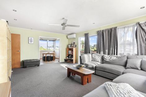 Photo of property in 30 Newham Place, Henderson, Auckland, 0612