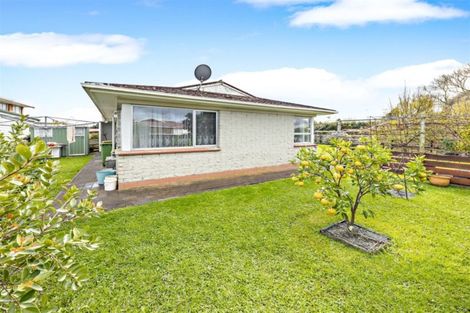 Photo of property in 2/67 Edgewater Drive, Pakuranga, Auckland, 2010
