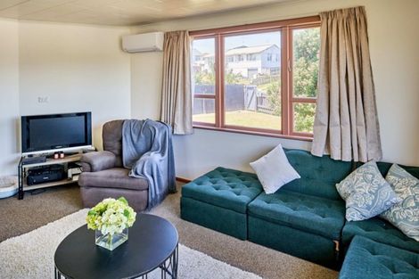 Photo of property in 9 Falcon Street, Cannons Creek, Porirua, 5024