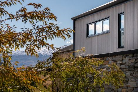 Photo of property in 2 Eichardt Place, Jacks Point, 9371