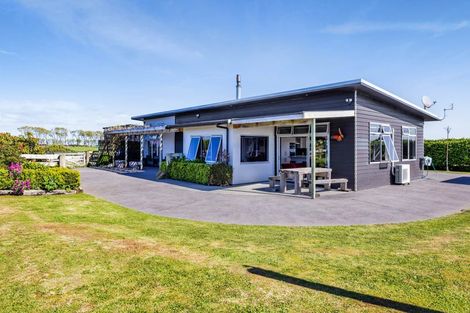 Photo of property in 5674 Mountain Road, Normanby, Hawera, 4673