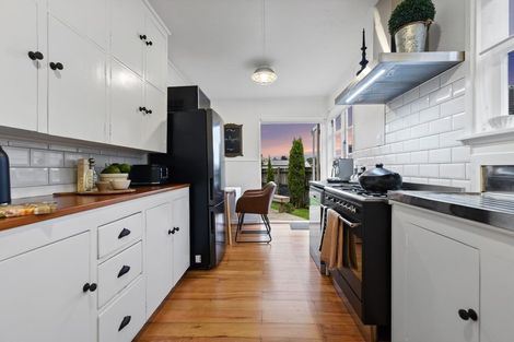 Photo of property in 105 Fairfield Road, Fairfield, Hamilton, 3214