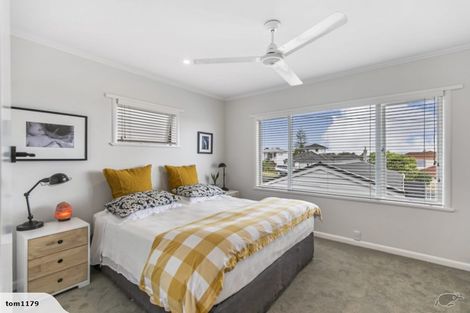 Photo of property in 15 Kokiri Street, Te Atatu South, Auckland, 0610