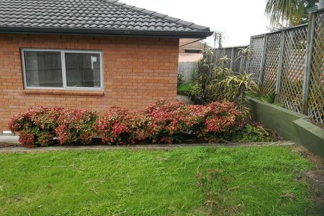 Photo of property in 11 Potter Avenue, Northcote, Auckland, 0627