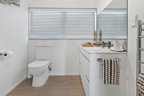 Photo of property in 2/415 Port Road, Whangamata, 3620