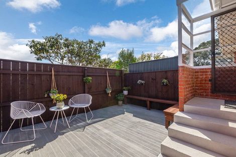 Photo of property in 2/134 Onewa Road, Northcote, Auckland, 0627