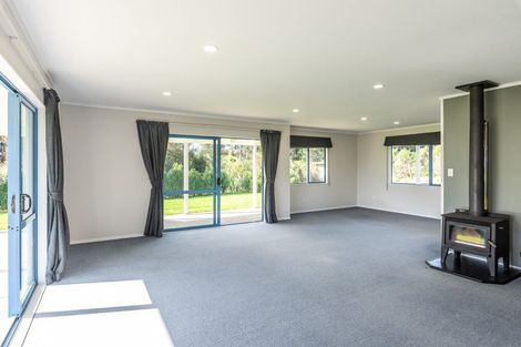 Photo of property in 2 Wallace Loop Road, Koputaroa, Levin, 5571