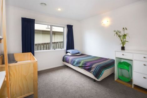Photo of property in 3 Greenstone Place, Aotea, Porirua, 5024