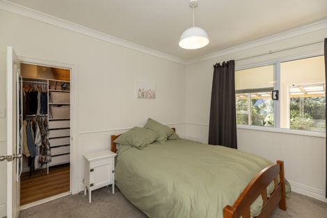 Photo of property in 11 Tiromoana Road, Raumati South, Paraparaumu, 5032