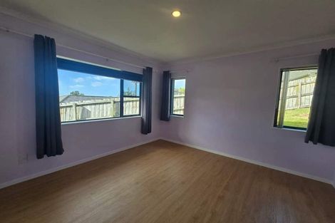 Photo of property in 15 Dovey Place, Massey, Auckland, 0614