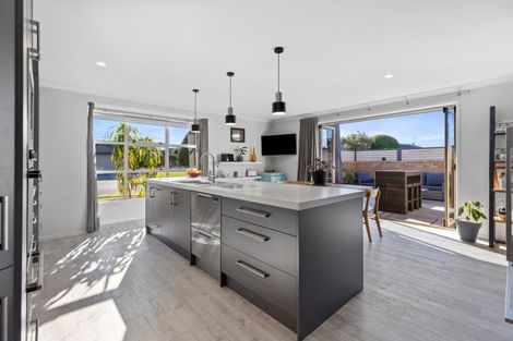 Photo of property in 1 Roxbury Place, Papamoa Beach, Papamoa, 3118