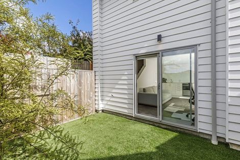 Photo of property in 9/22 Denver Avenue, Sunnyvale, Auckland, 0612