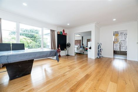 Photo of property in 6 Fairlea Road, Te Atatu South, Auckland, 0610