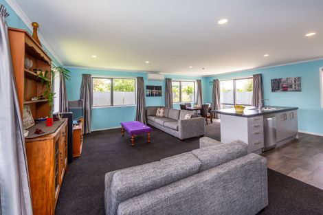 Photo of property in 8 Carteret Place, Aranui, Christchurch, 8061