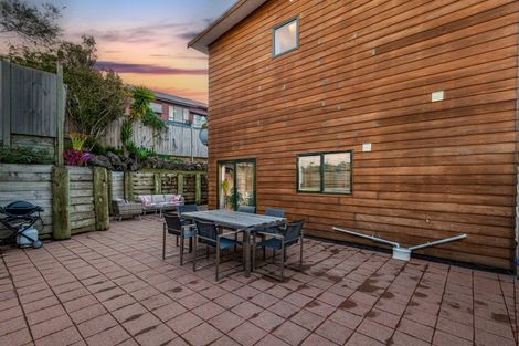 Photo of property in 35 Masterton Road, Rothesay Bay, Auckland, 0630