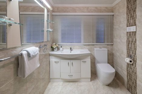 Photo of property in 7 Te Akau Crescent, Bucklands Beach, Auckland, 2012