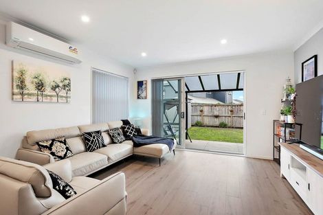 Photo of property in 16 Gilbert Hall Way, Swanson, Auckland, 0614