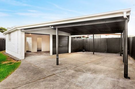 Photo of property in 8 Blake Road, Mangere East, Auckland, 2024