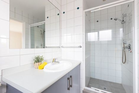 Photo of property in 115 Heta Road, Highlands Park, New Plymouth, 4312