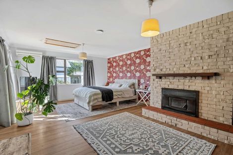 Photo of property in 139d High Street, Oxford, 7430