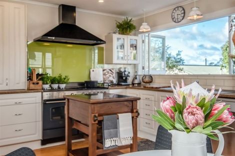 Photo of property in 81 Verbena Road, Birkdale, Auckland, 0626