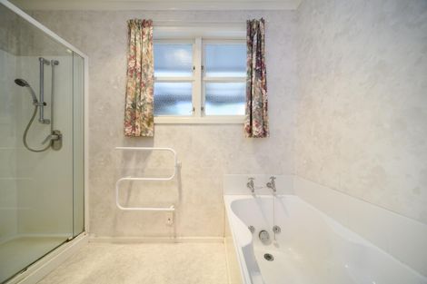 Photo of property in 6 Churchill Avenue, Hokowhitu, Palmerston North, 4410