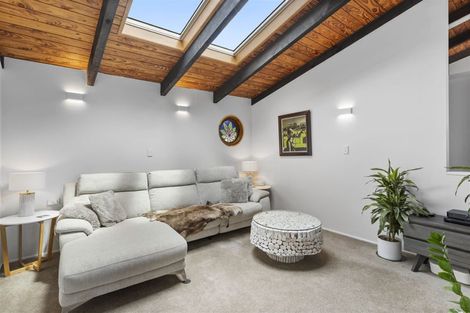 Photo of property in 60 Pacific Parade, Army Bay, Whangaparaoa, 0930