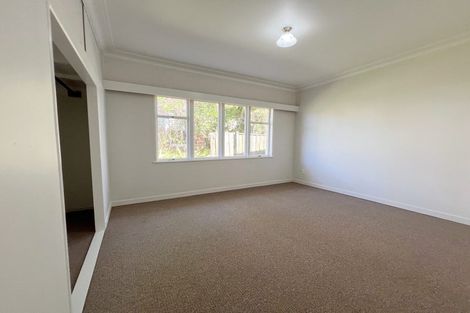 Photo of property in 18 Woodford Avenue, Henderson, Auckland, 0610
