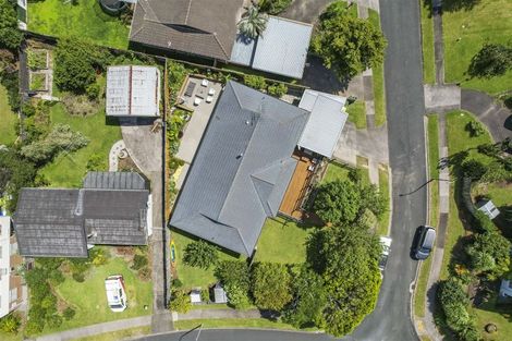 Photo of property in 2 Towra Place, Botany Downs, Auckland, 2010