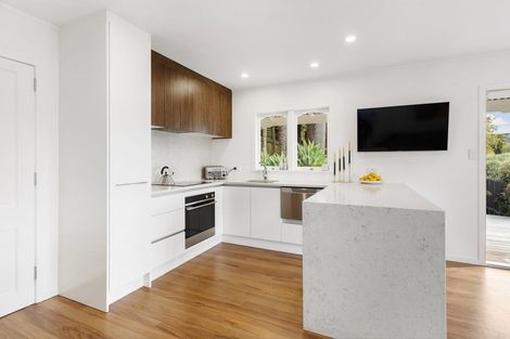 Photo of property in 2/16 Woodside Avenue, Northcote, Auckland, 0627